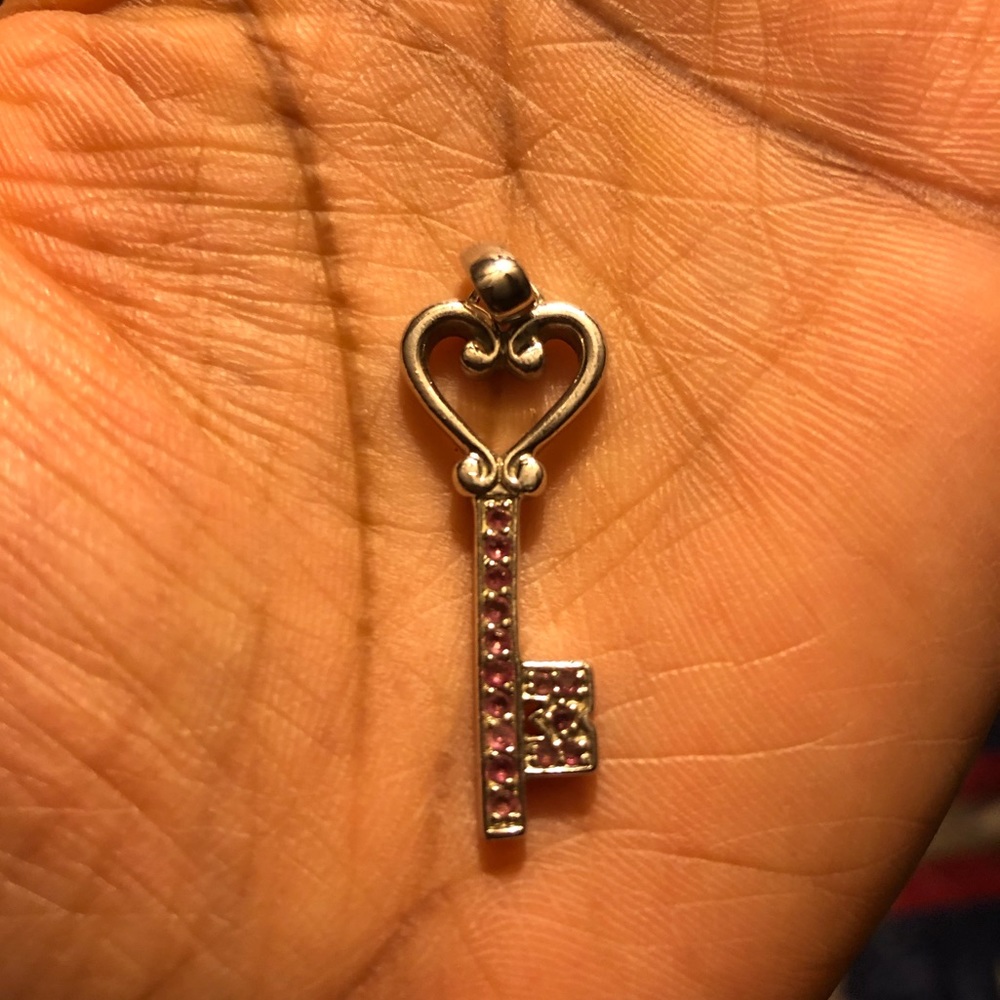 Heart key pendant 💗🗝 (offers welcomed)